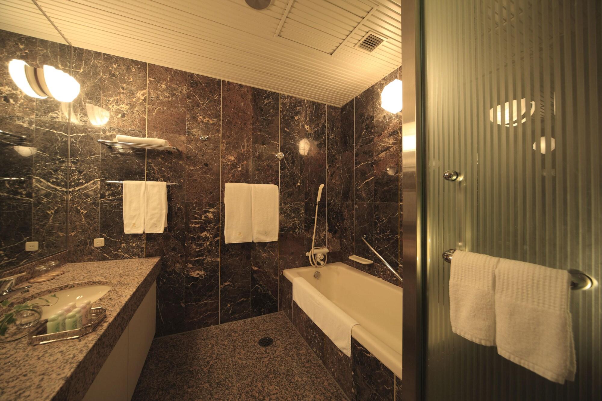 Royal Oak Hotel Spa & Gardens Otsu Exterior foto